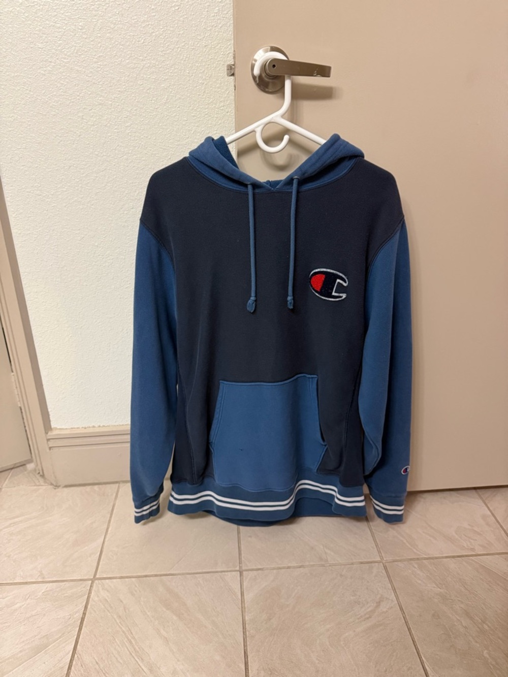 Champion Men’s Navy and Blue Crewneck Hoodie Vintage